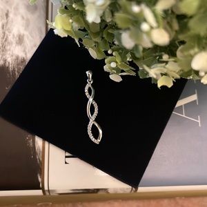 10k White Gold Diamond Infinity Pendant ♾